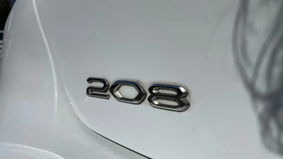 2020-peugeot-208-12-puretech-allure-premium-100bhp-big-43