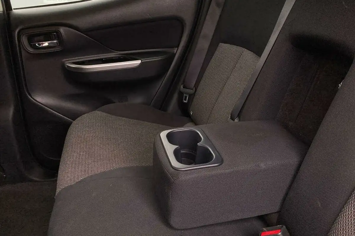 2020-mitsubishi-l200-22di-d-warrior-big-32