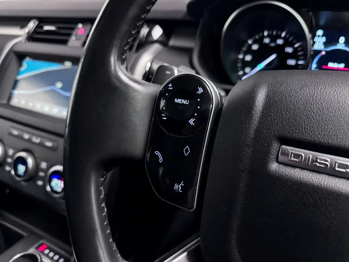 2020-land-rover-discovery-30-sd6-landmark-big-22