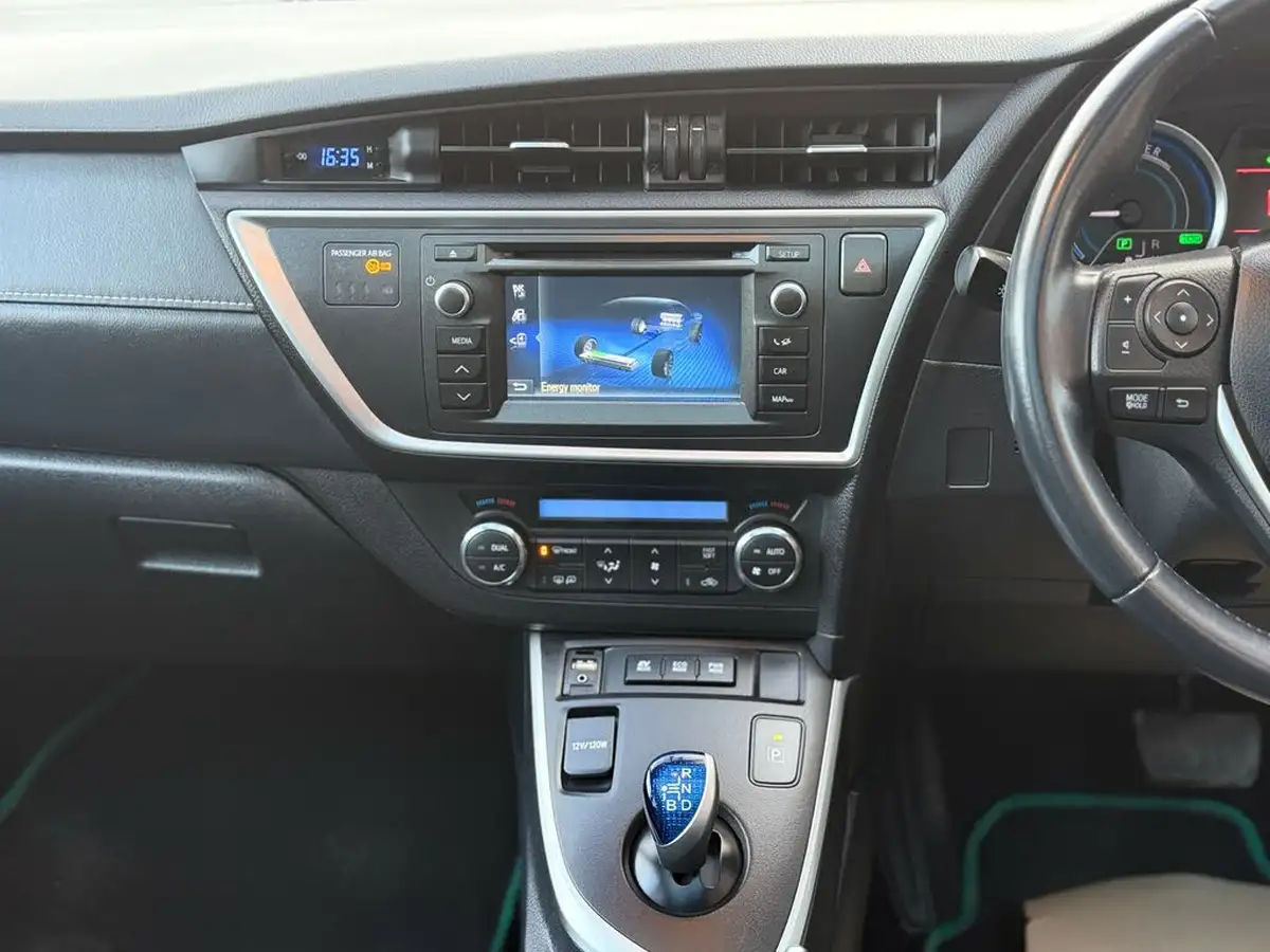 2015-toyota-auris-18-vvt-i-hsd-excel-hatchback-e-cvt-big-14