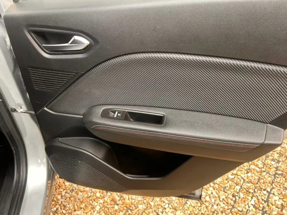 2021-renault-captur-13-tce-rs-line-edc-auto-big-31