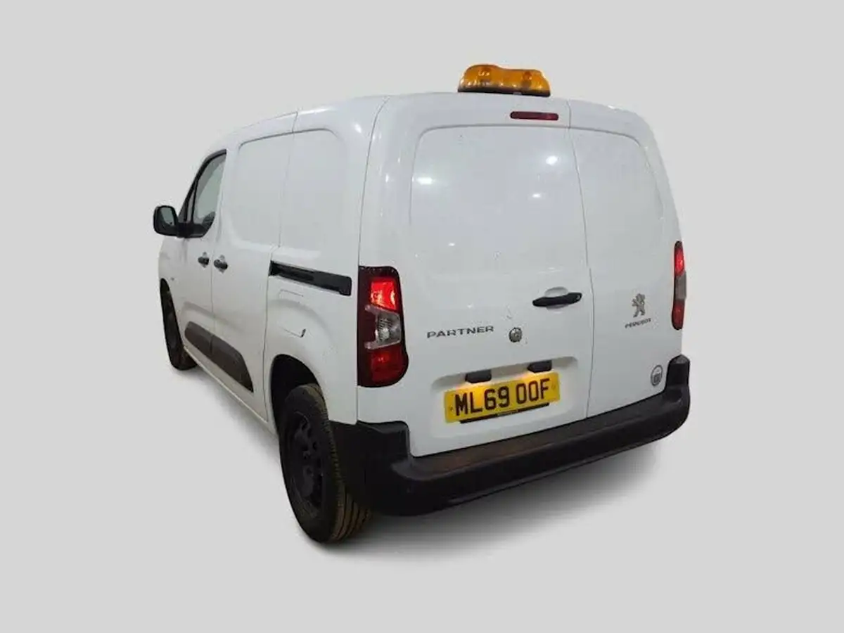 2019-peugeot-partner-15-bluehdi-1000-professional-100ps-eu6dt-panel-big-3