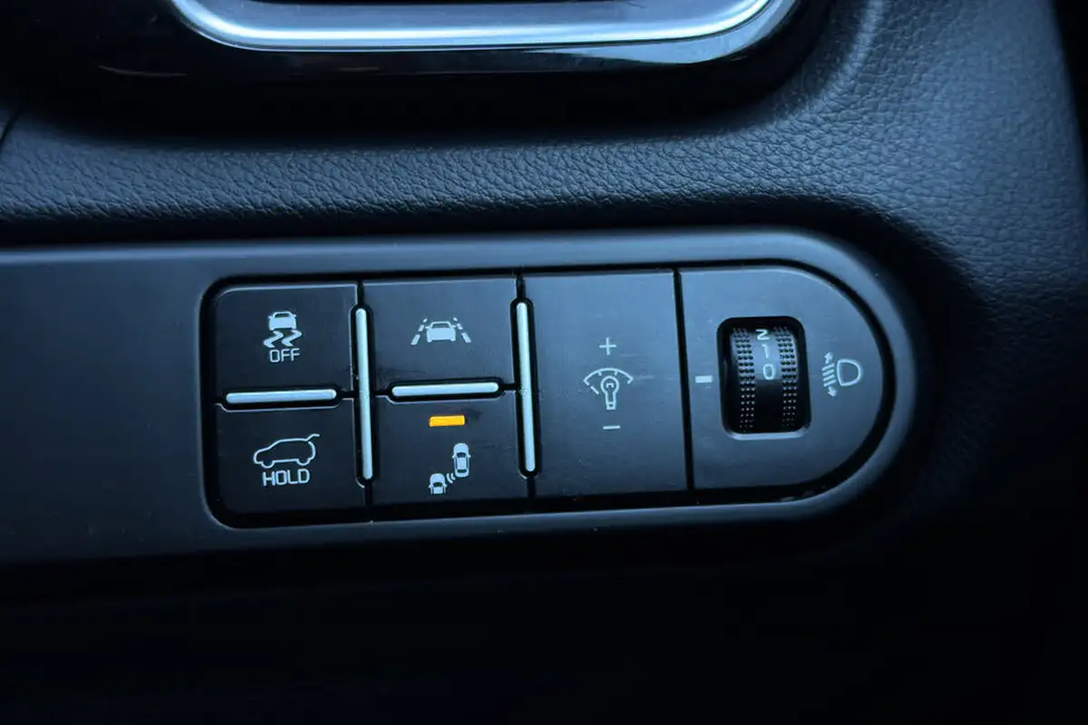 2022-kia-xceed-15-t-gdi-4-big-32