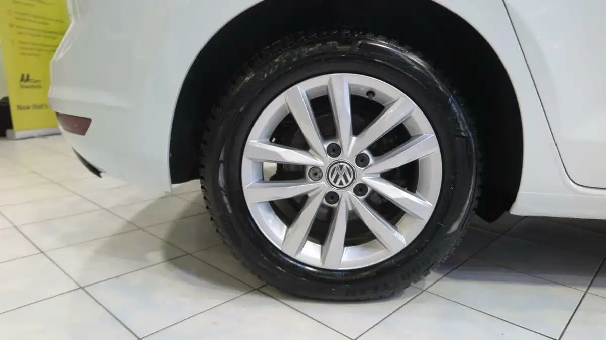 2017-volkswagen-touran-12-tsi-se-big-16