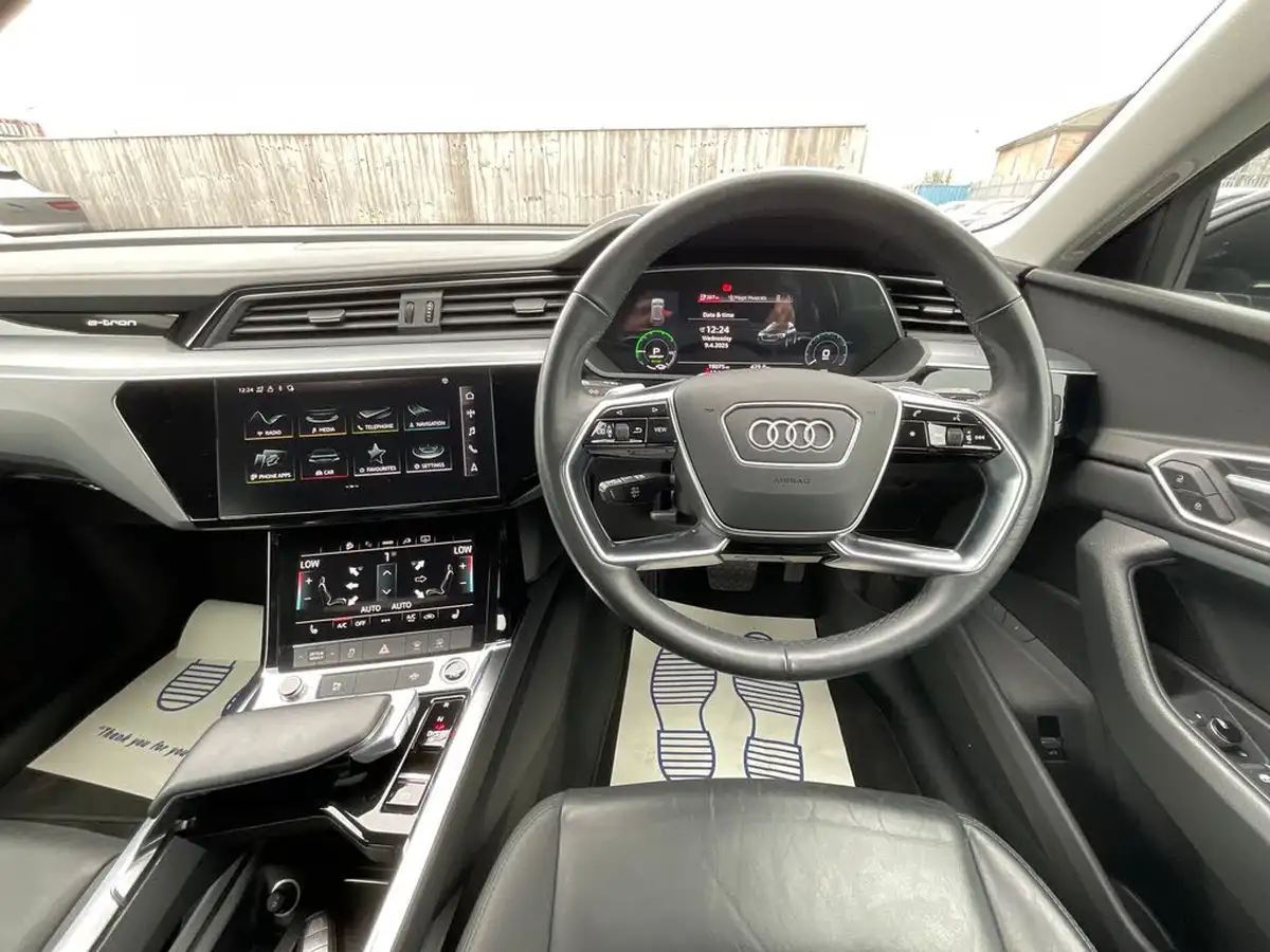 2022-audi-e-tron-55e-technik-station-wagon-big-8