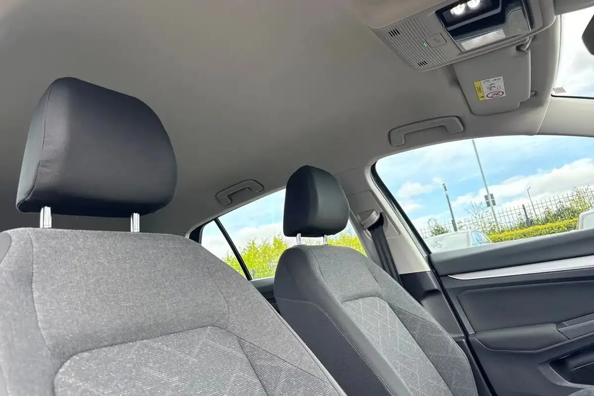 2021-volkswagen-golf-10-tsi-life-hatchback-big-22