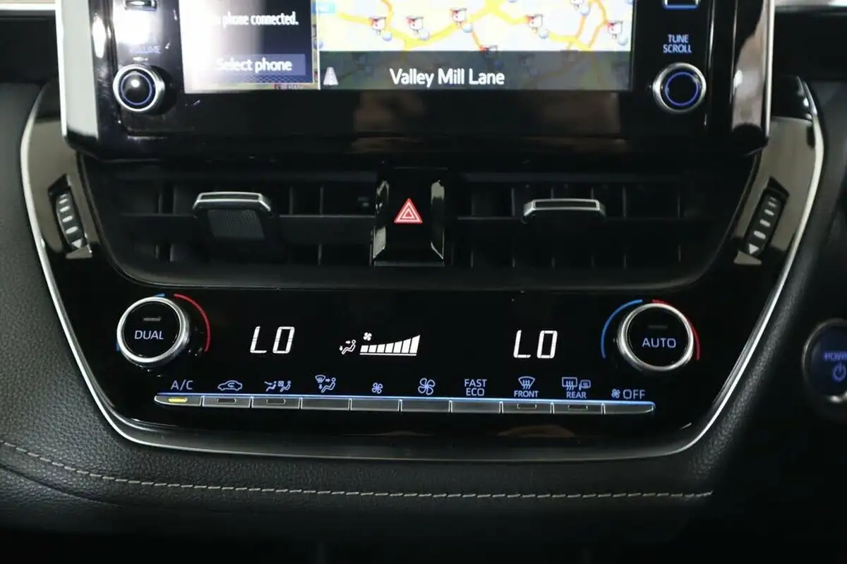 2021-toyota-corolla-20-vvt-i-icon-tech-touring-sports-big-28