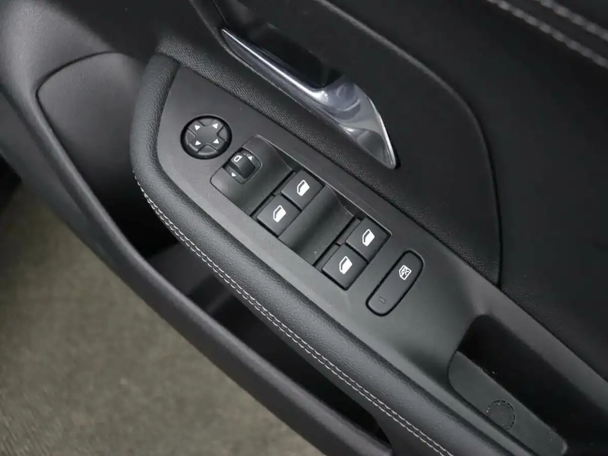 2023-vauxhall-mokka-12-gs-136ps-big-16