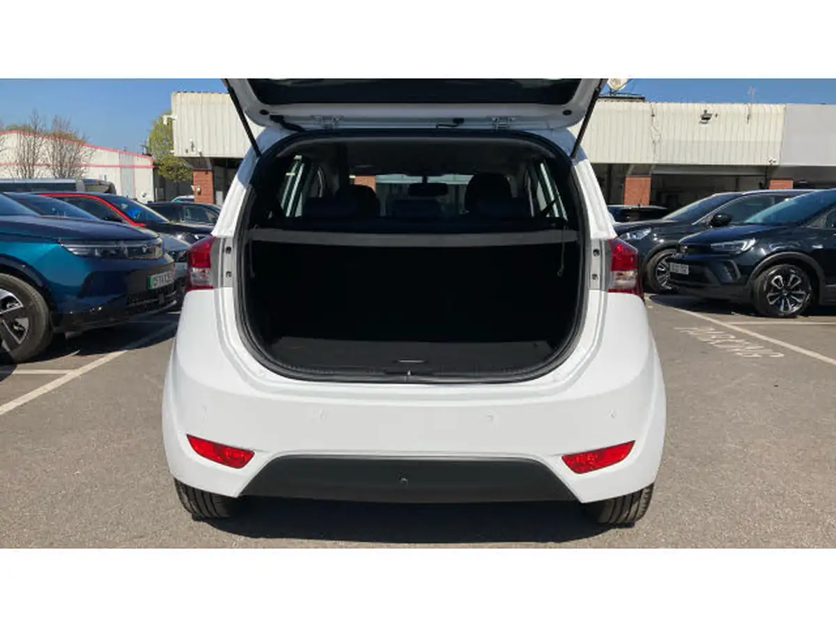 2016-hyundai-ix20-14-se-big-3