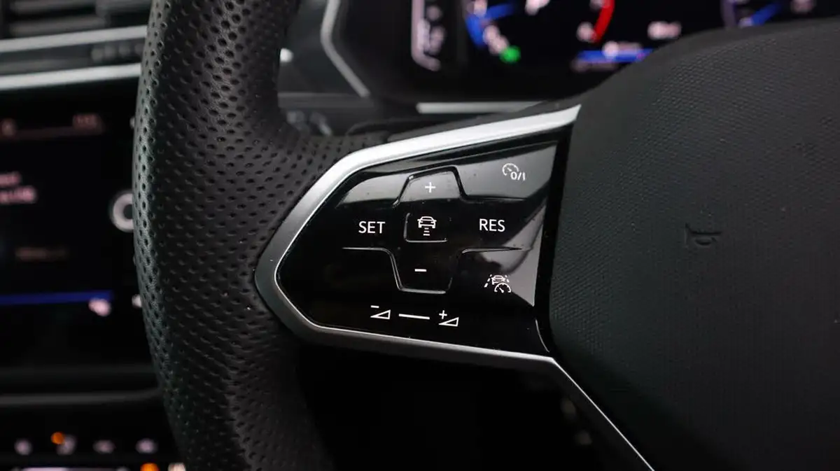 2020-volkswagen-tiguan-15-tsi-r-line-big-22