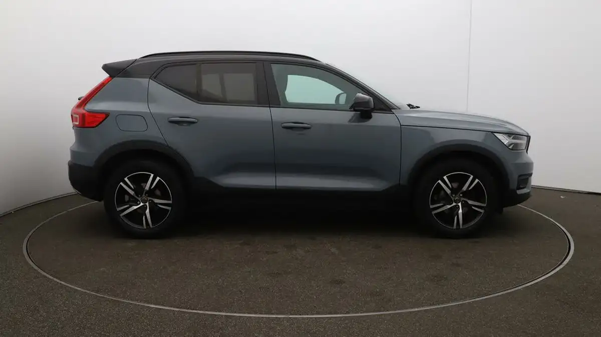 2020-volvo-xc40-15-t3-r-design-big-40
