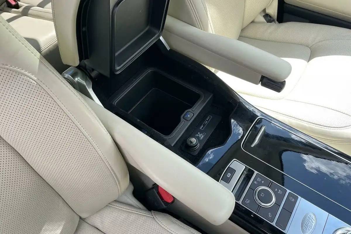 2021-land-rover-range-rover-30-d300-westminster-big-33