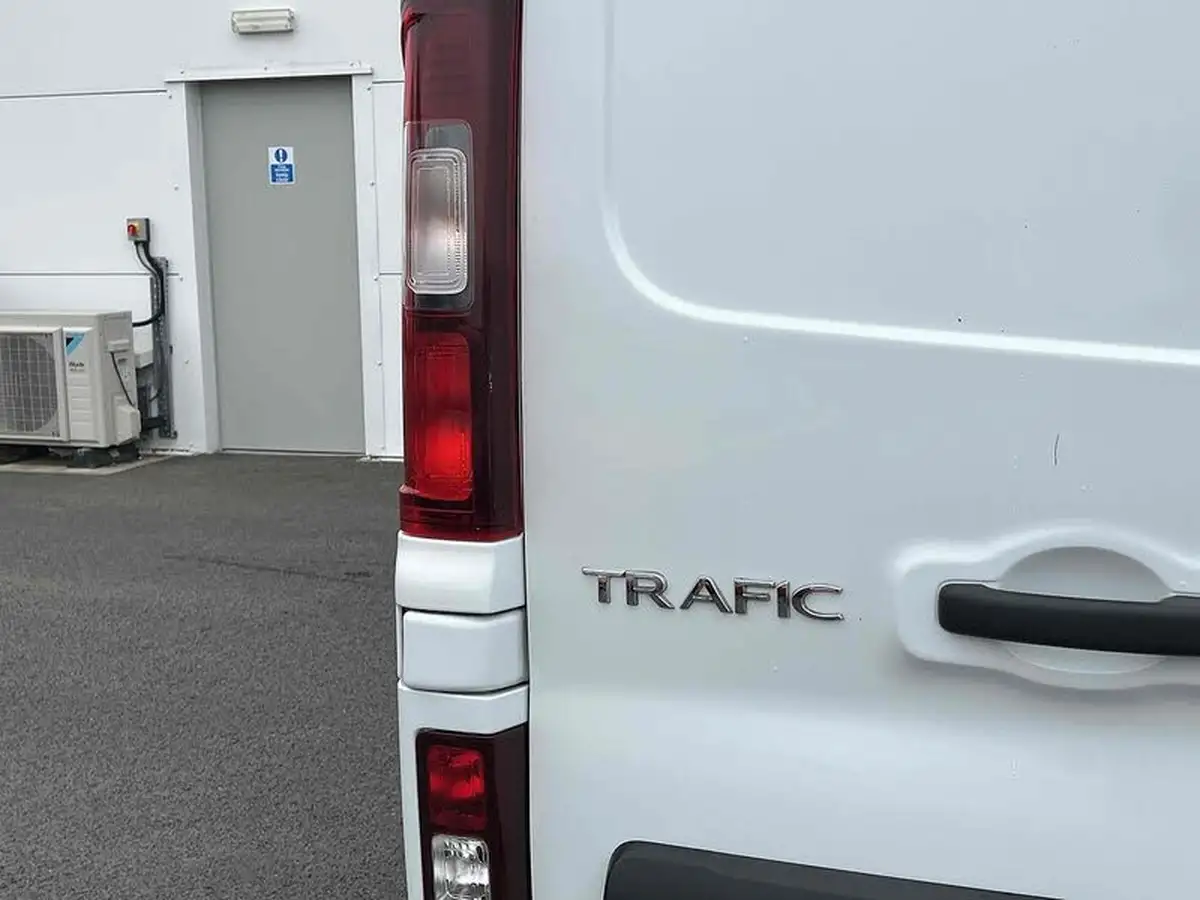 2021-renault-trafic-20dci-ll30-energy-120-business-panel-big-9