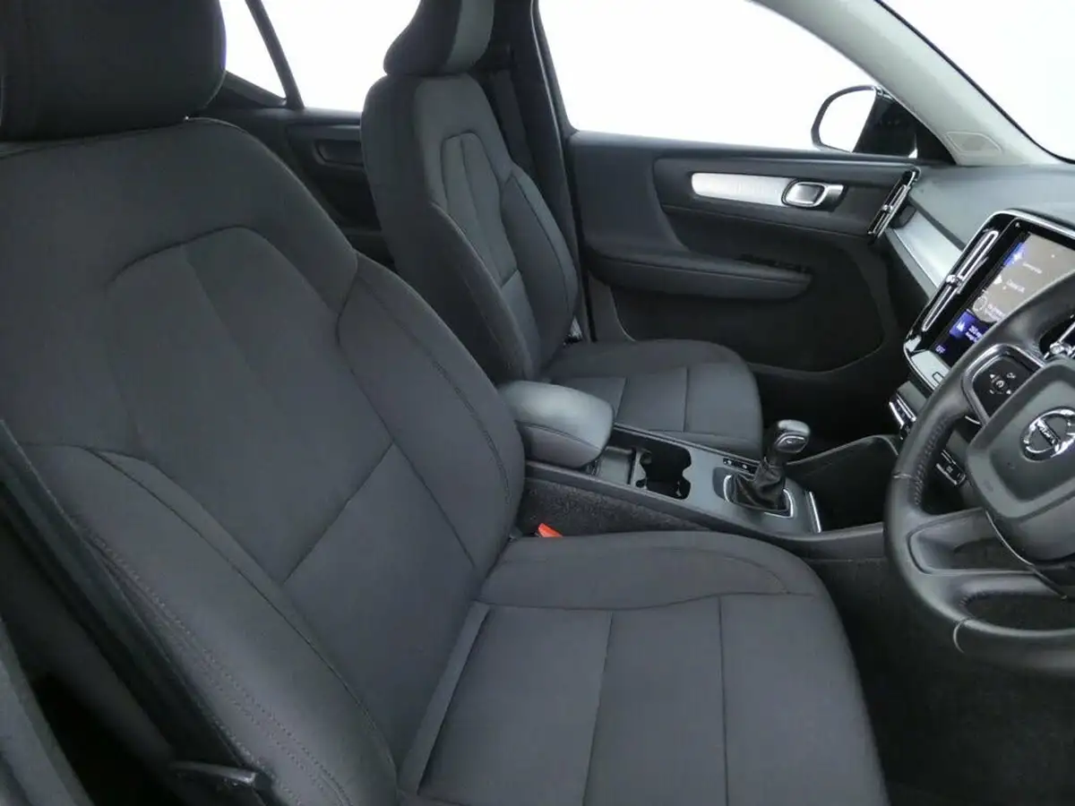 2021-volvo-xc40-15-t3-momentum-161bhp-big-8