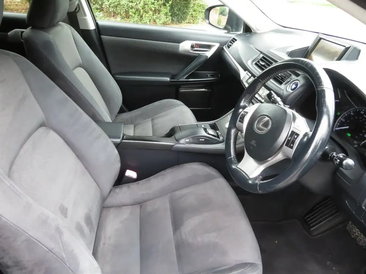 2011-lexus-ct-200h-18-se-i-big-22