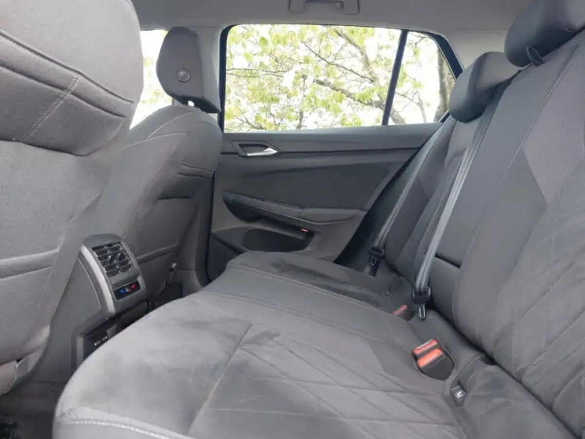 2022-volkswagen-golf-15-tsi-style-130ps-hatchback-big-5