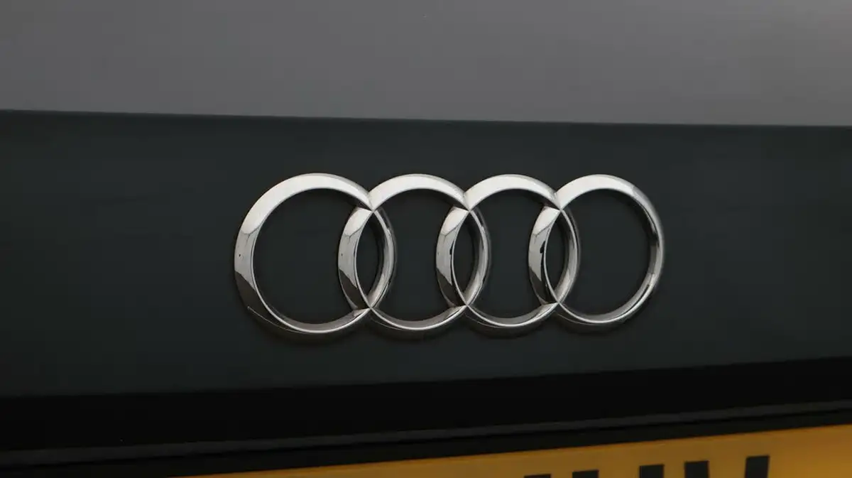 2021-audi-q2-10-30-tfsi-sport-big-21