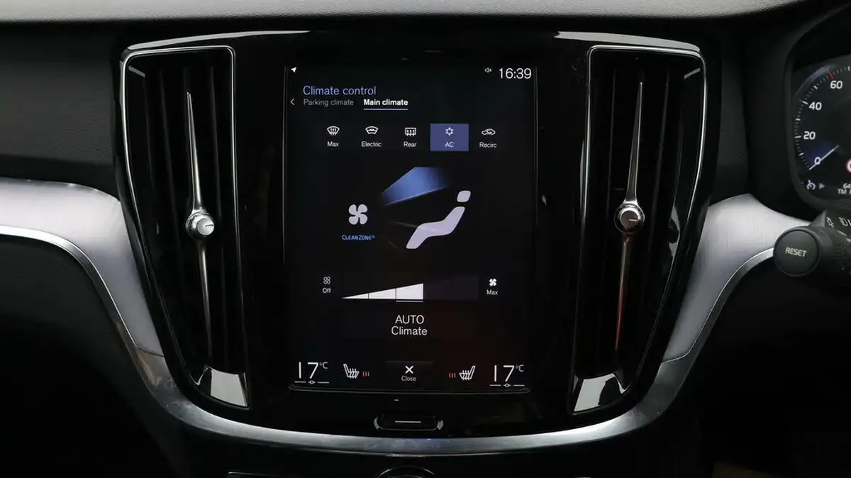 2018-volvo-v60-20td-d3-momentum-geartronic-big-11