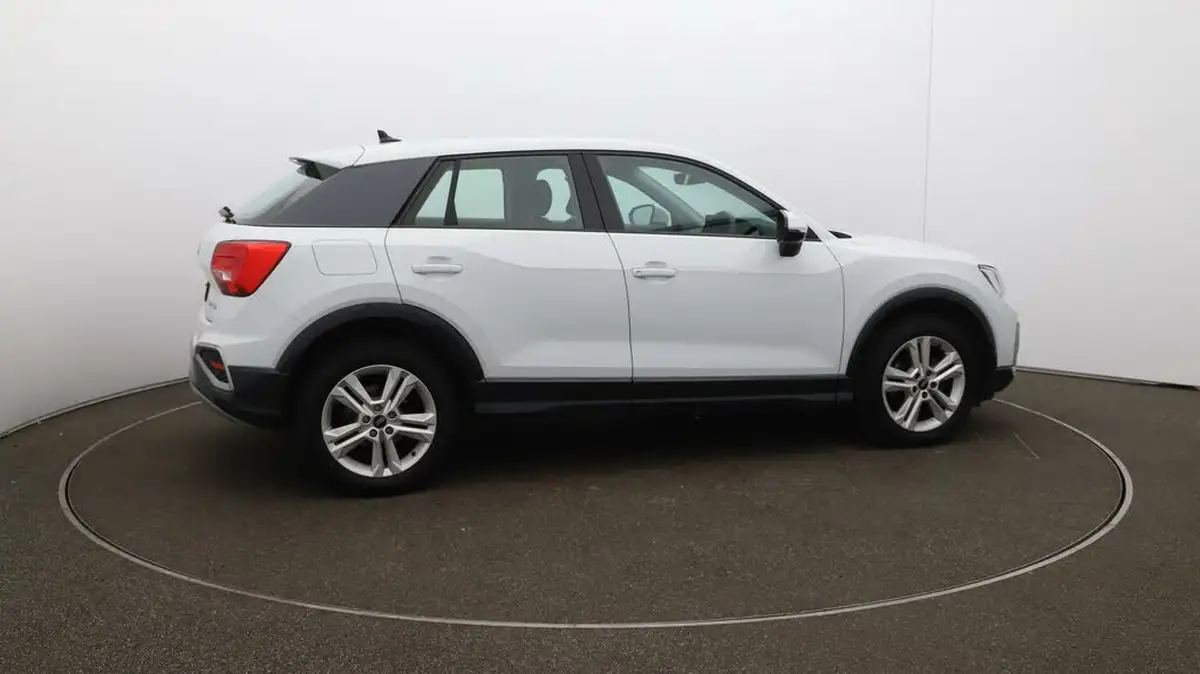 2022-audi-q2-10-30-tfsi-sport-big-42