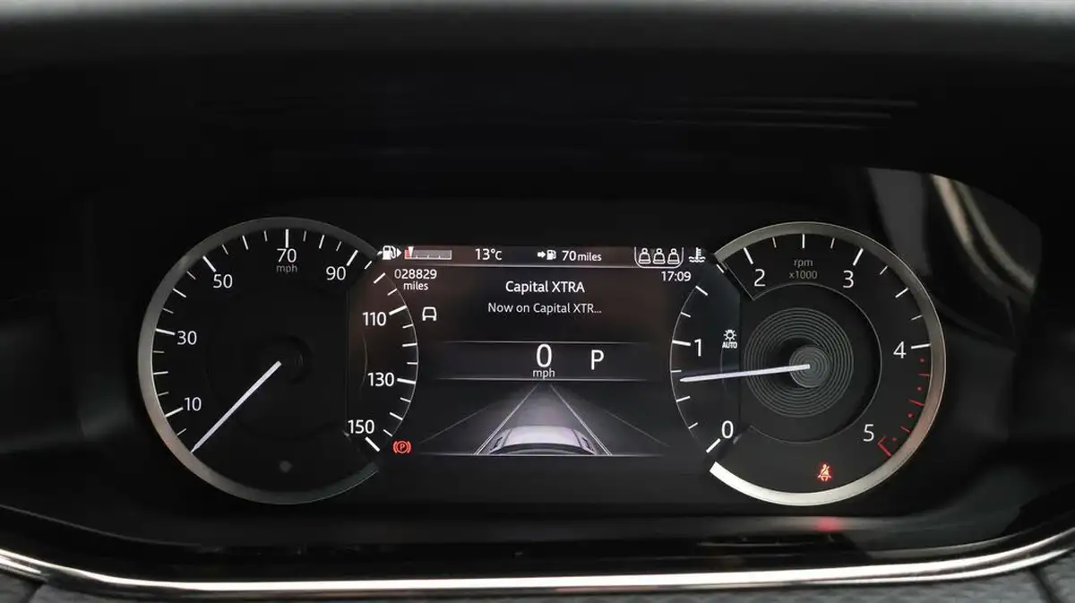 2022-land-rover-range-rover-evoque-20-d200-r-dynamic-s-big-10