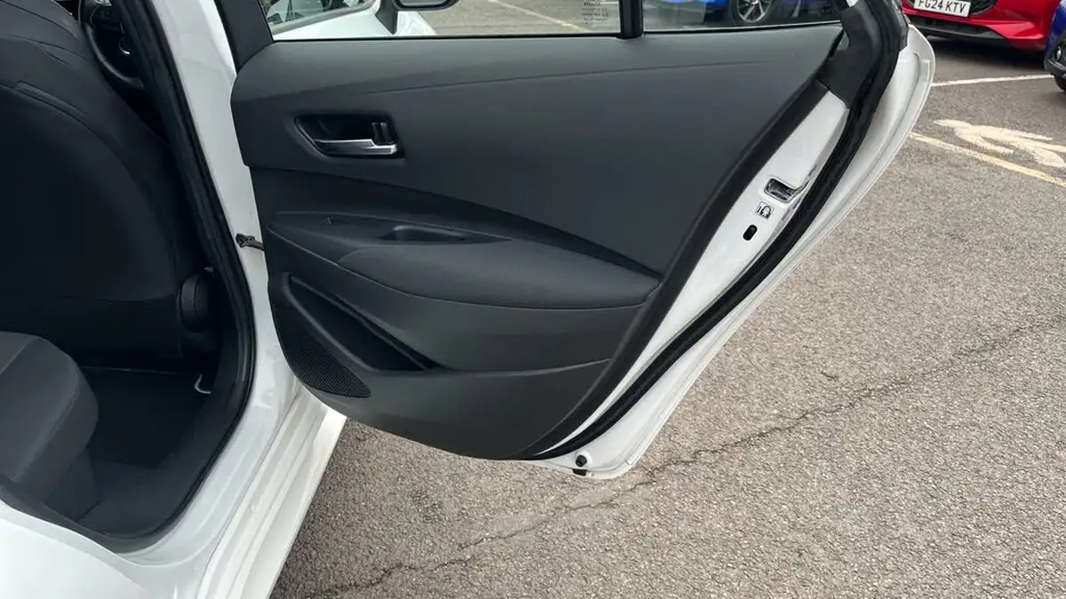 2020-toyota-corolla-18-vvt-i-icon-tech-spare-wheel-touring-sports-5d-big-25