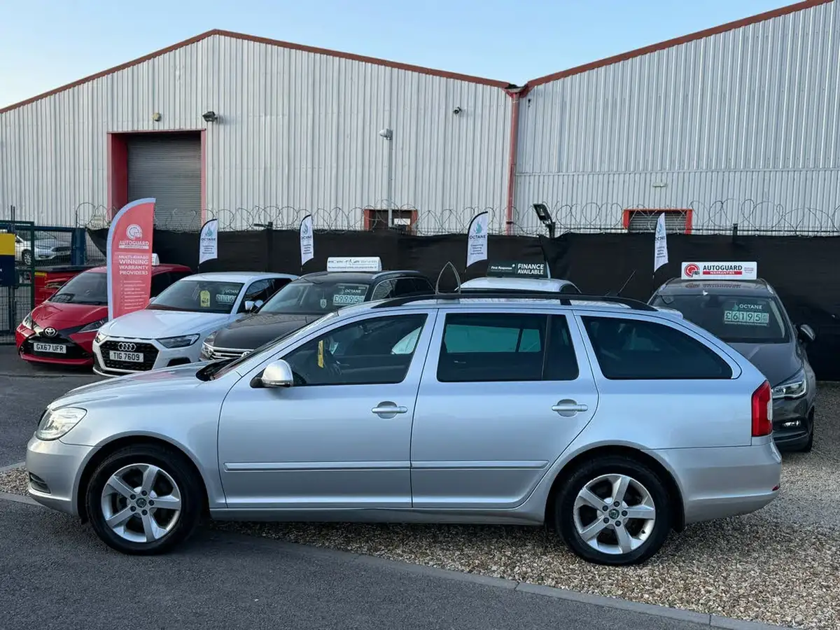 2012-skoda-octavia-20td-se-plus-140bhp-estate-big-11
