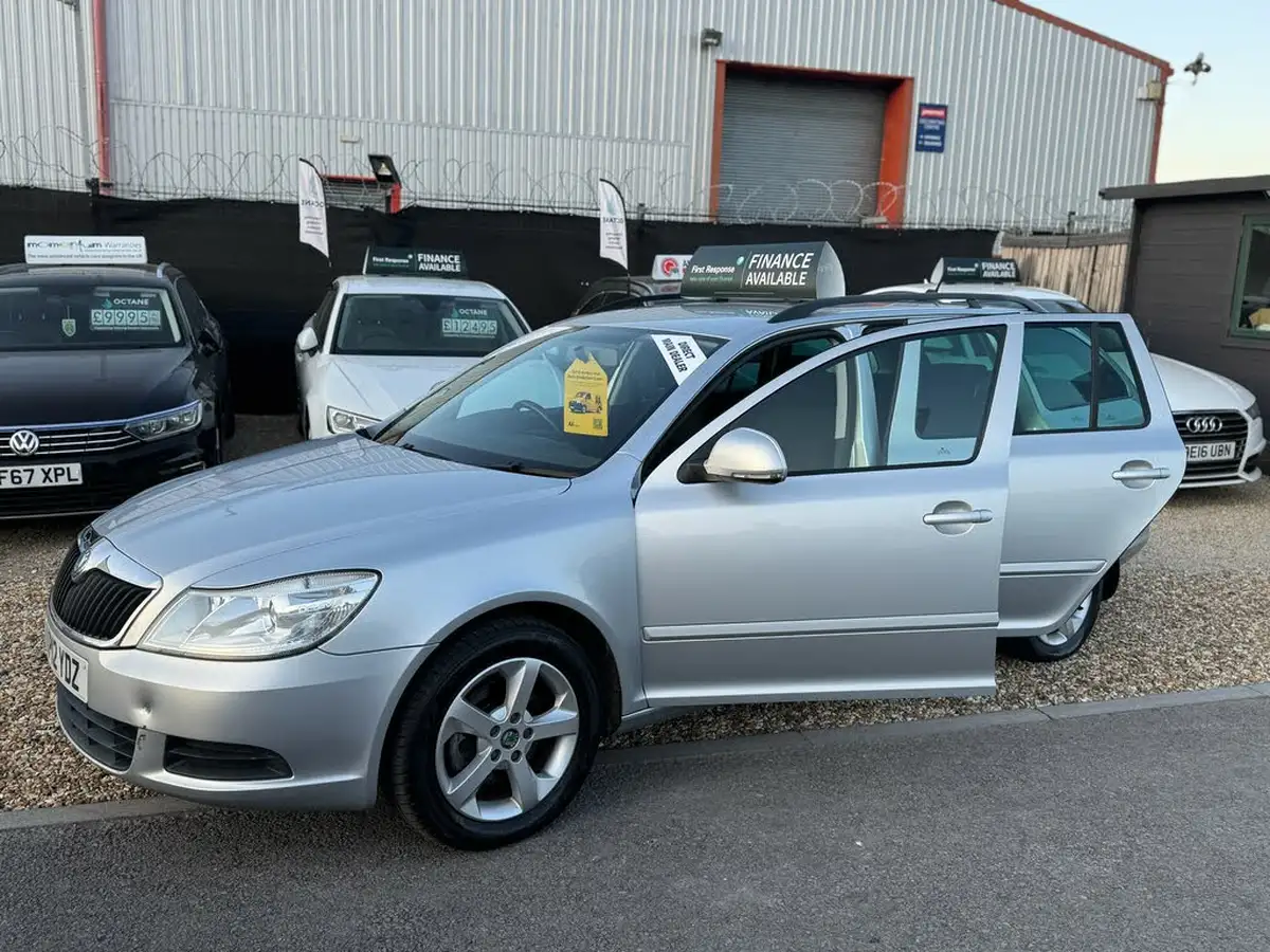 2012-skoda-octavia-20td-se-plus-140bhp-estate-big-35