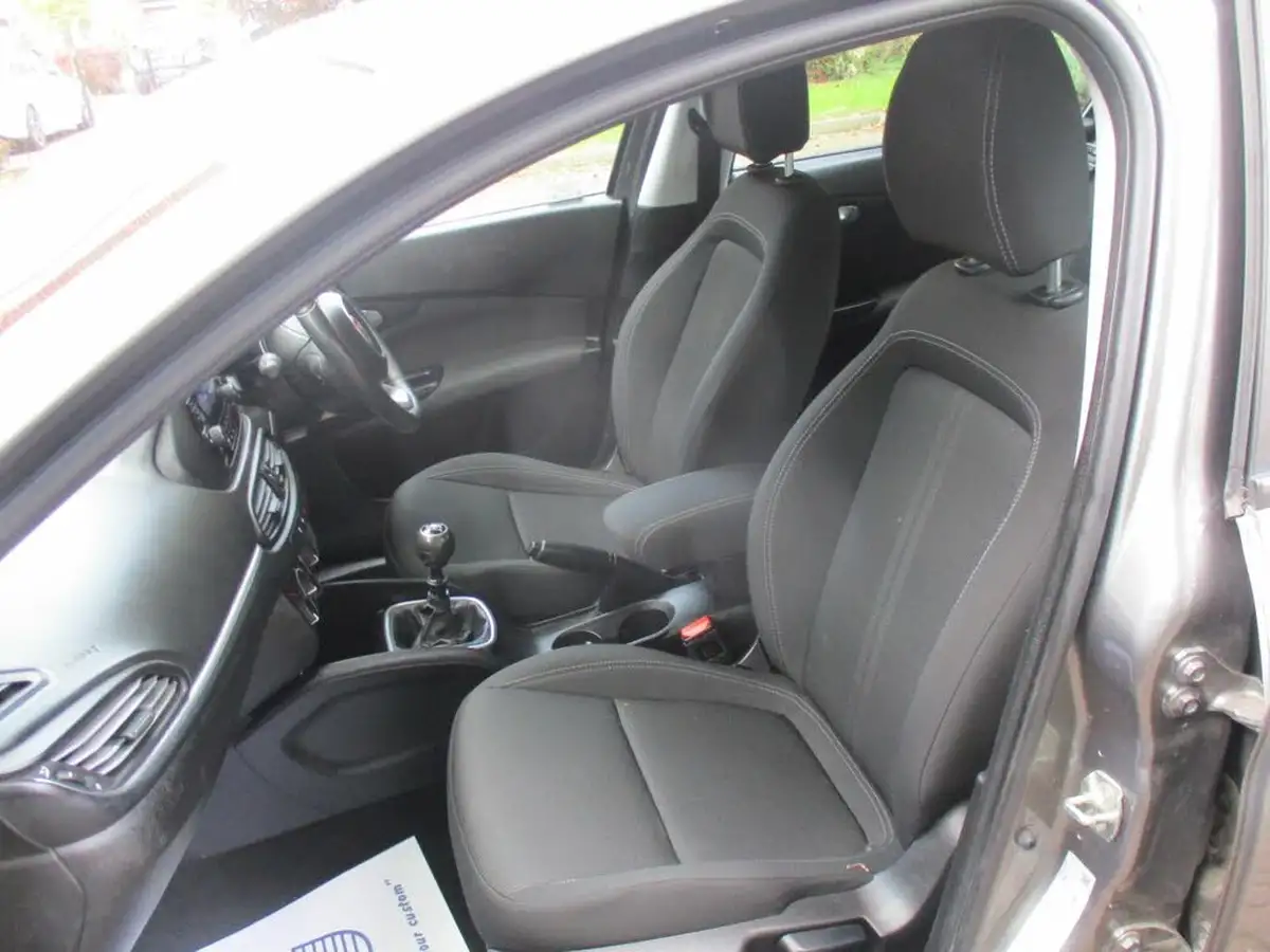 2017-fiat-tipo-14-easy-hatchback-big-27