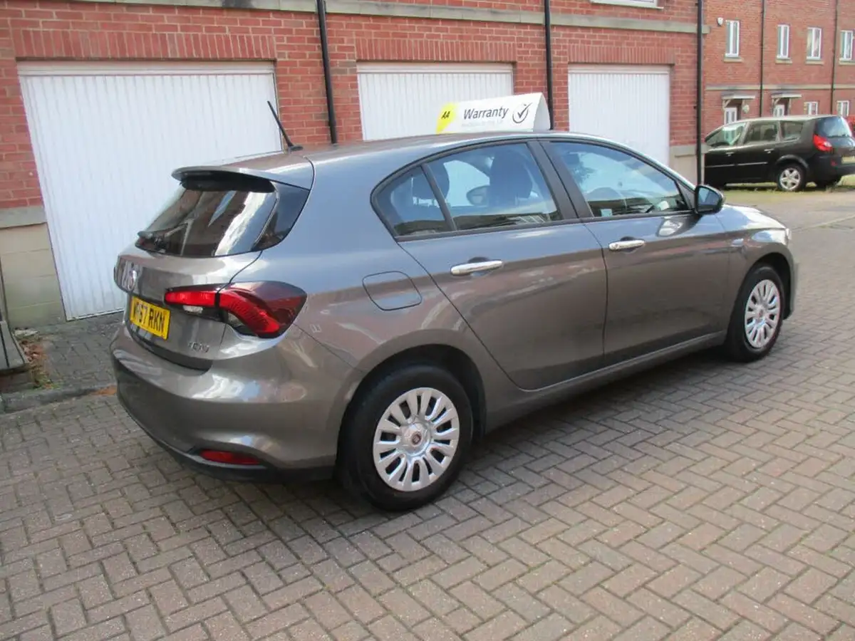 2017-fiat-tipo-14-easy-hatchback-big-5