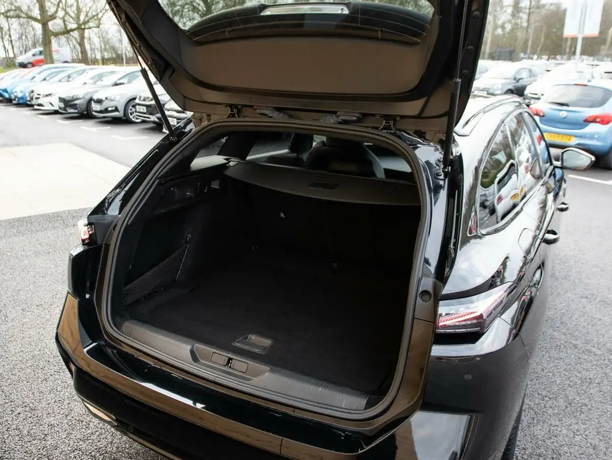 2022-peugeot-308-sw-15-bluehdi-gt-station-wagon-big-35