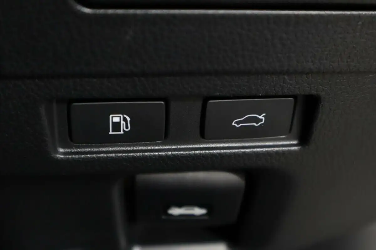 2024-lexus-es-300h-big-23