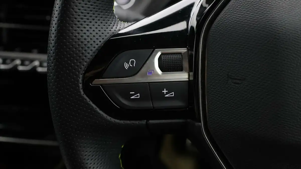 2022-peugeot-2008-suv-e-gt-premium-big-21