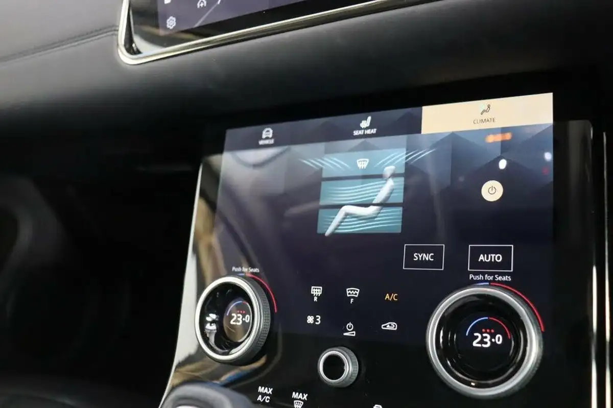 2023-land-rover-range-rover-evoque-15-p300e-r-dynamic-se-big-21