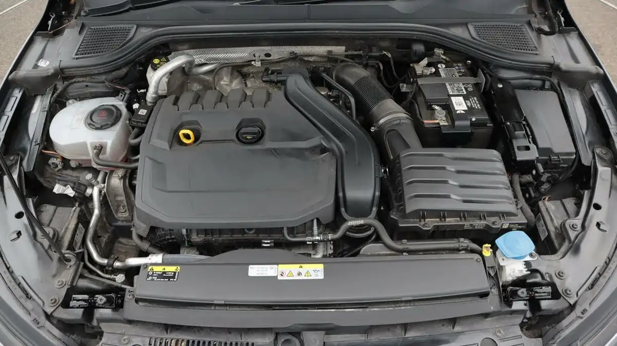 2022-volkswagen-golf-15-tsi-life-130ps-hatchback-big-19