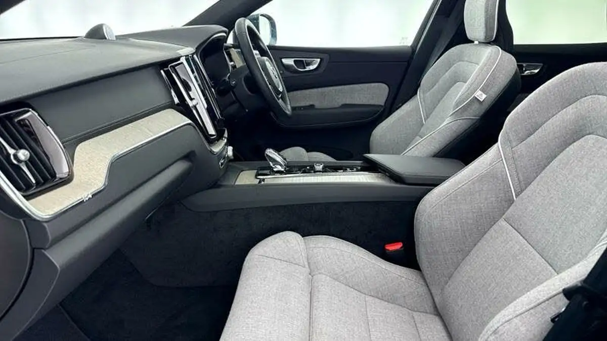 2023-volvo-xc60-20-t8-ultimate-dark-big-39