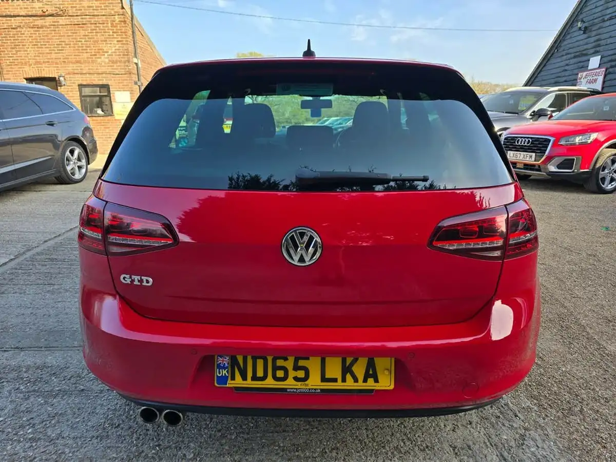 2015-volkswagen-golf-20tdi-gtd-bmt-hatchback-5d-big-4