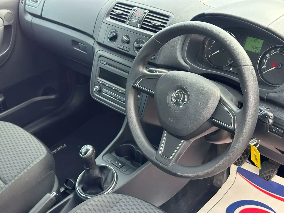 2014-skoda-fabia-12-se-12v-69ps-hatchback-1198cc-big-7