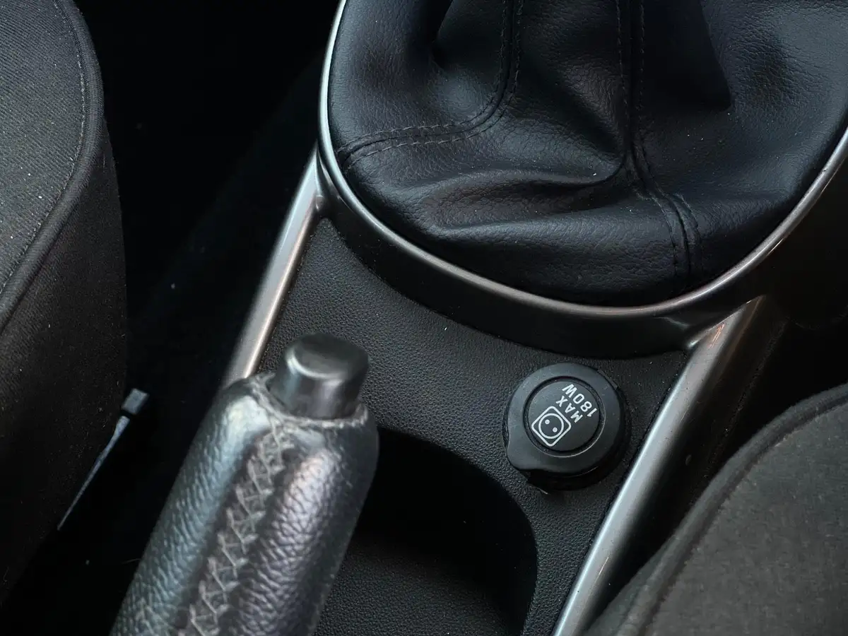 2010-alfa-romeo-mito-14-lusso-120bhp-big-14