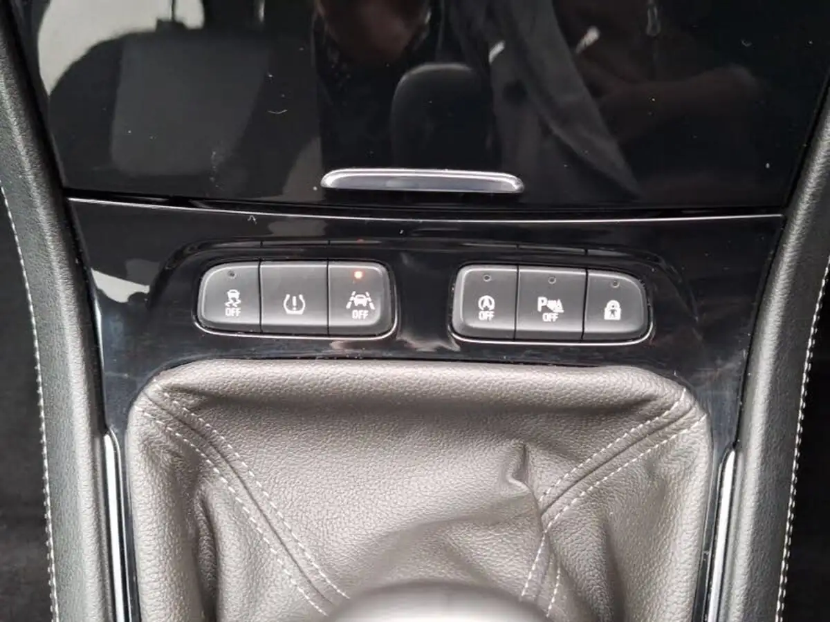 2020-vauxhall-grandland-x-12-sri-nav-big-16