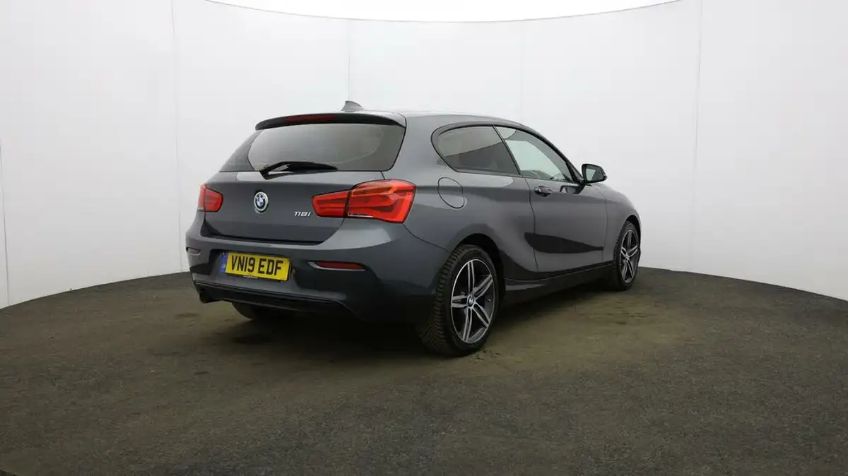 2018-bmw-1-series-15-118i-sport-3d-big-50