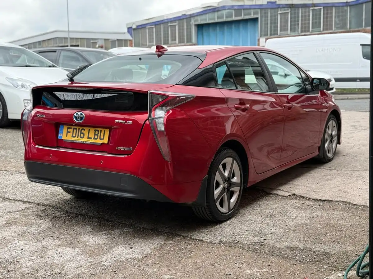 2016-toyota-prius-18-vvt-i-excel-big-8
