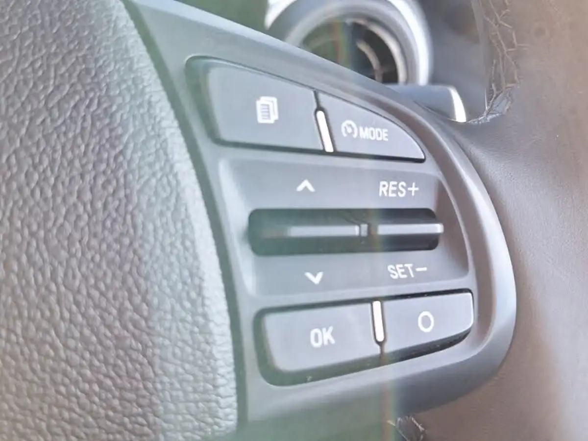 2022-hyundai-i10-12-premium-auto-big-12