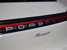 2022-porsche-macan-20-small-27