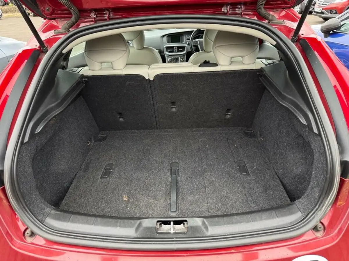 2014-volvo-v40-20td-d3-se-geartronic-big-4