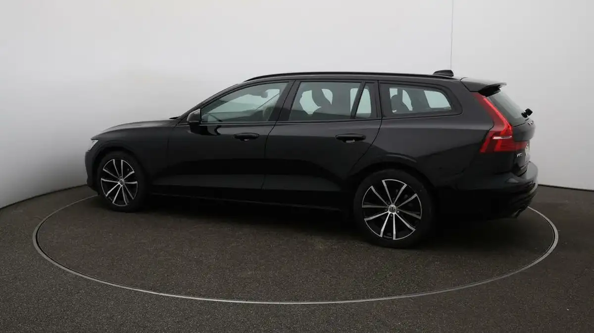 2021-volvo-v60-20-b3-momentum-160bhp-big-39
