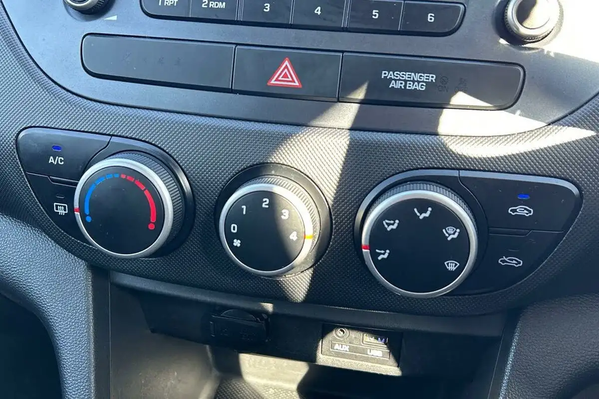2018-hyundai-i10-10-se-67ps-big-10