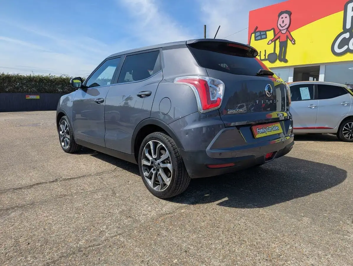 2015-kgm-ssangyong-tivoli-16-elx-auto-big-2