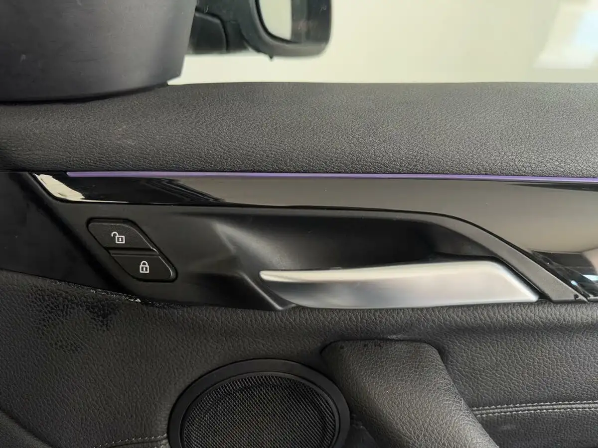 2019-bmw-x1-20-sdrive-20i-xline-sdrive-20i-big-16