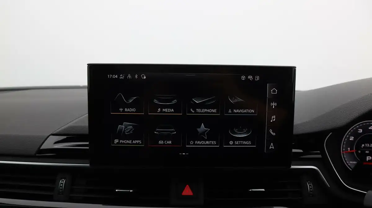 2022-audi-a4-avant-20-35-tfsi-black-edition-s-tronic-big-11