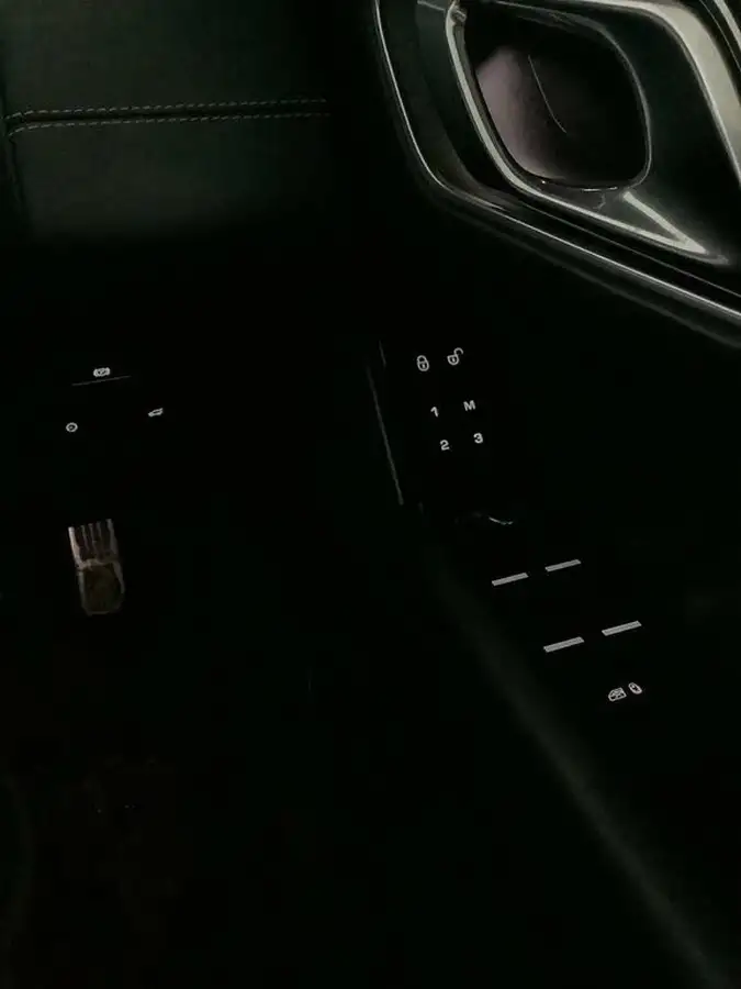 2018-land-rover-range-rover-velar-20-d240-r-dynamic-hse-ss-big-17